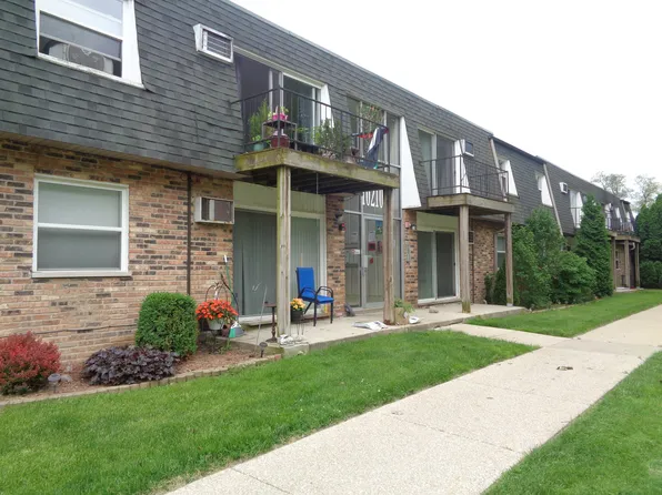 10210 S 84th Ter APT 313, Palos Hills, IL 60465