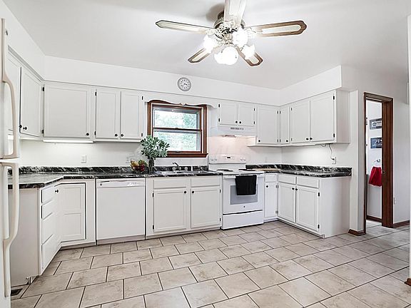 4th image of 227 Harriet Ave