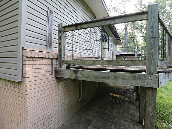 4th image of 90 Southland Dr