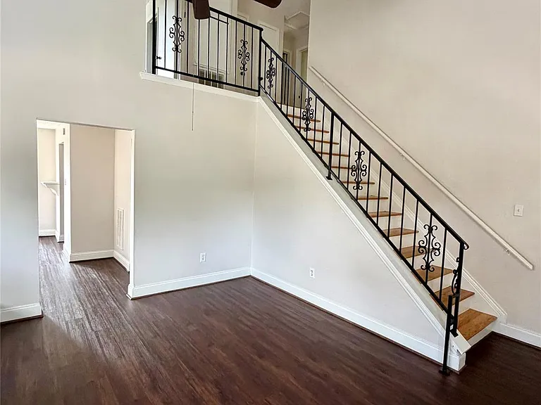 18210 Almonte Ln — Photo 5