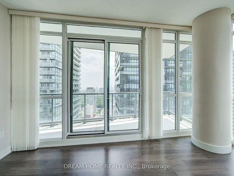 30 Roehampton Ave #2902 — Photo 17