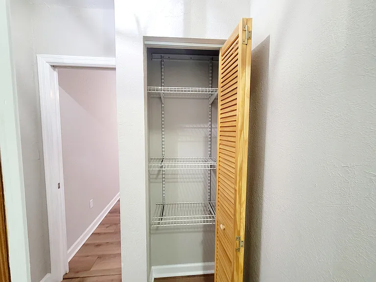 3116 W University Ave — Photo 47