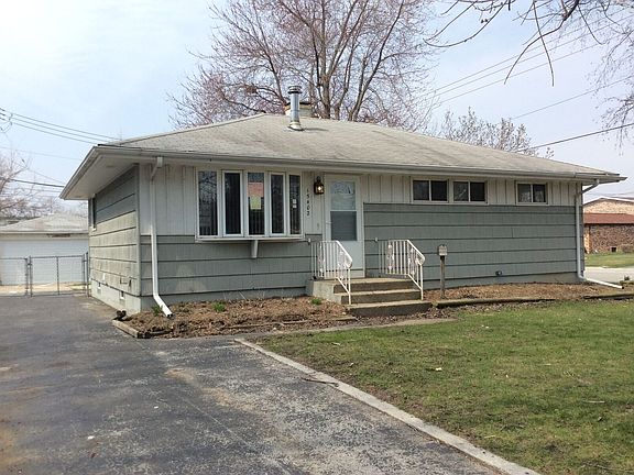 2nd image of 15402 Elm St