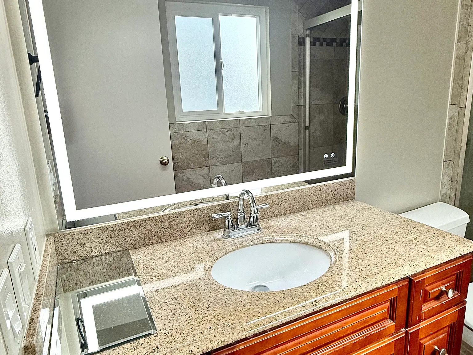 215 S. Meridith Ave — Photo 4