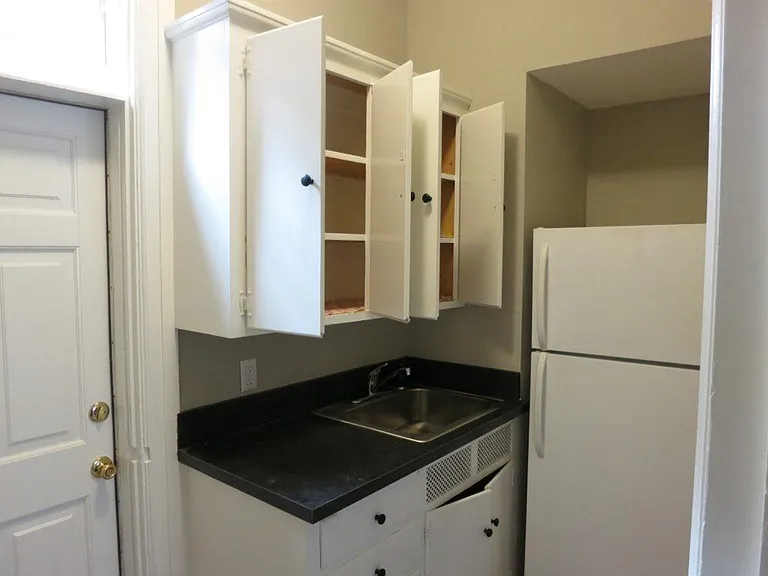230 W Chestnut St #1 — Photo 4