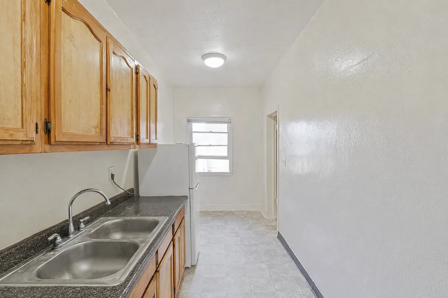 New Hampshire Apartments — Photo 2