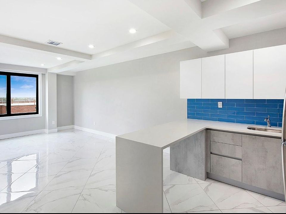 1st image of 177 Wexford Ter Penthouse 804
