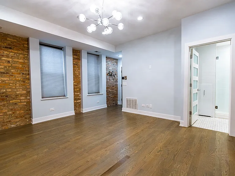 1638 N Marshfield Ave — Photo 4