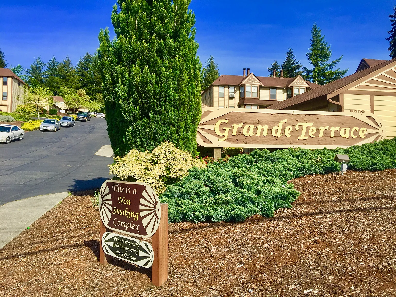 Grand Terrace — Photo 2