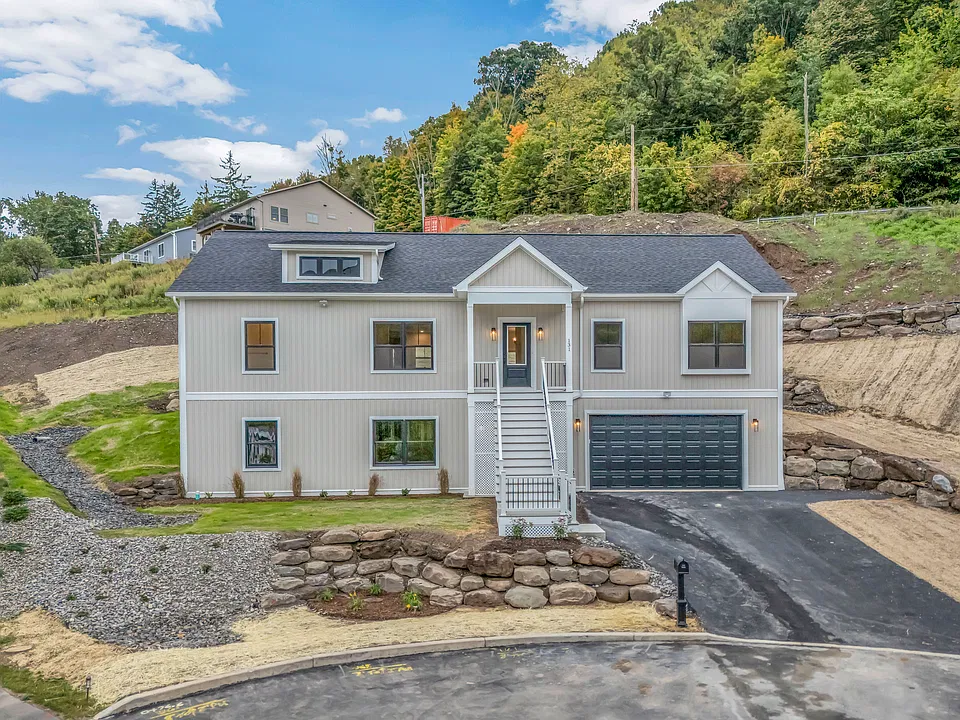 131 Morris Ave