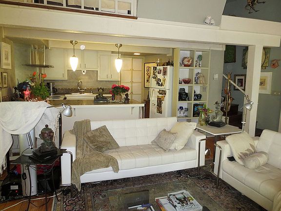 3rd image of 8 Redwood Ave