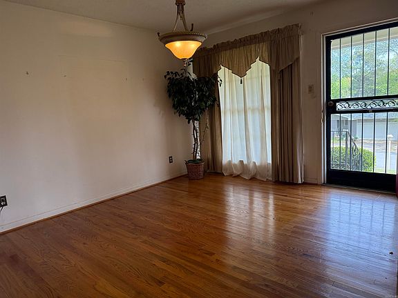 2nd image of 1234 Twin Lakes Dr
