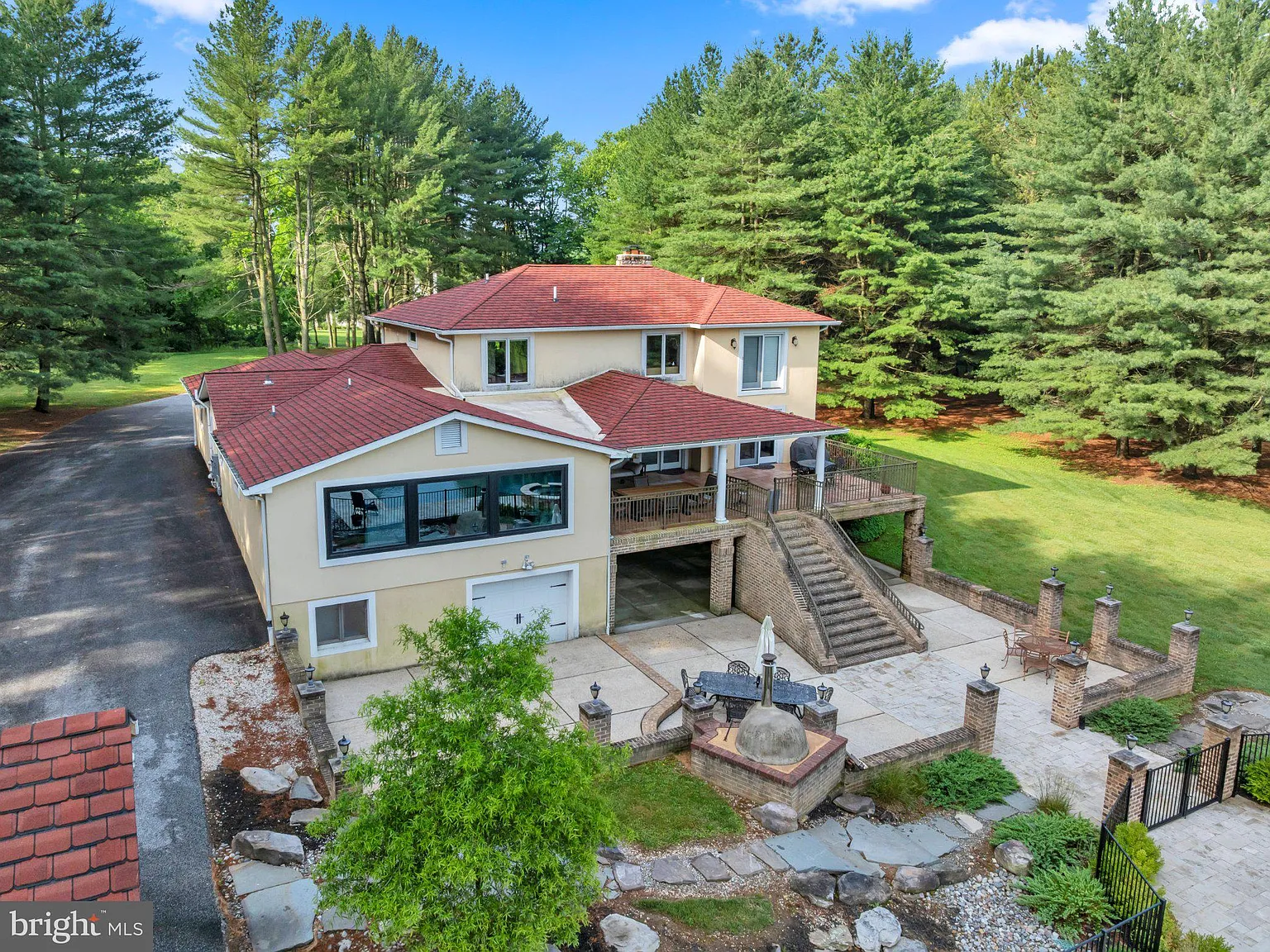 5 bed, 5.5 bath, 6764 sqft, $12,000 — Photo 4