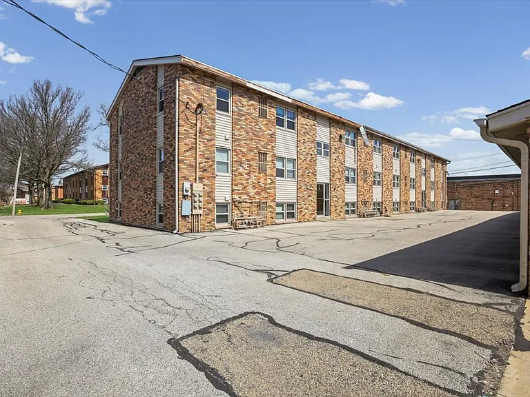 309-311 Robinhood Ln — Photo 38
