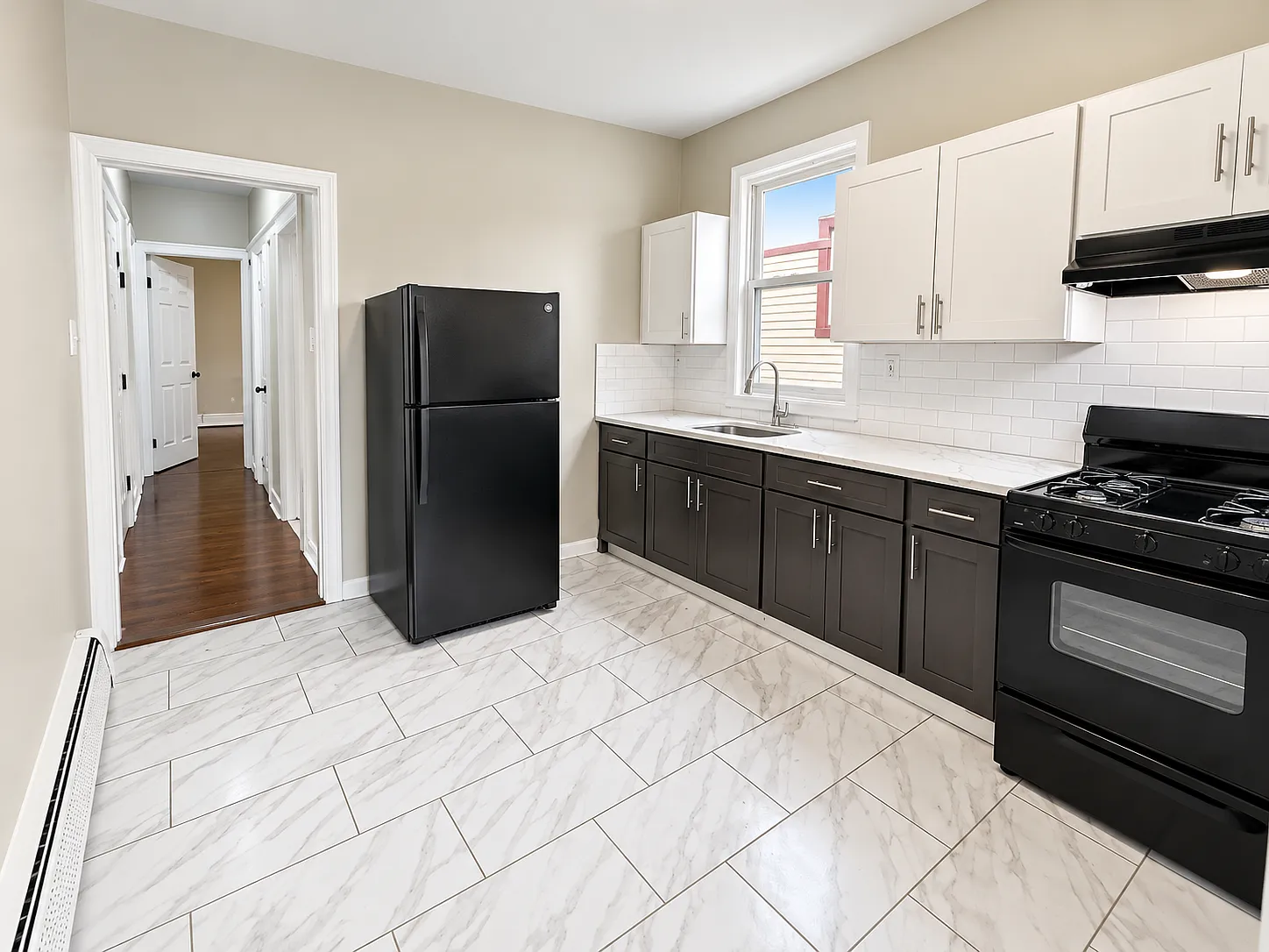 4 bed, 1.5 bath, 1350 sqft, $2,195 — Photo 2