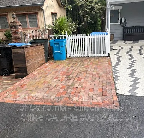 21518 Almaden Rd — Photo 2