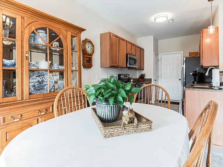 9598 Walkers Glen Dr — Photo 13