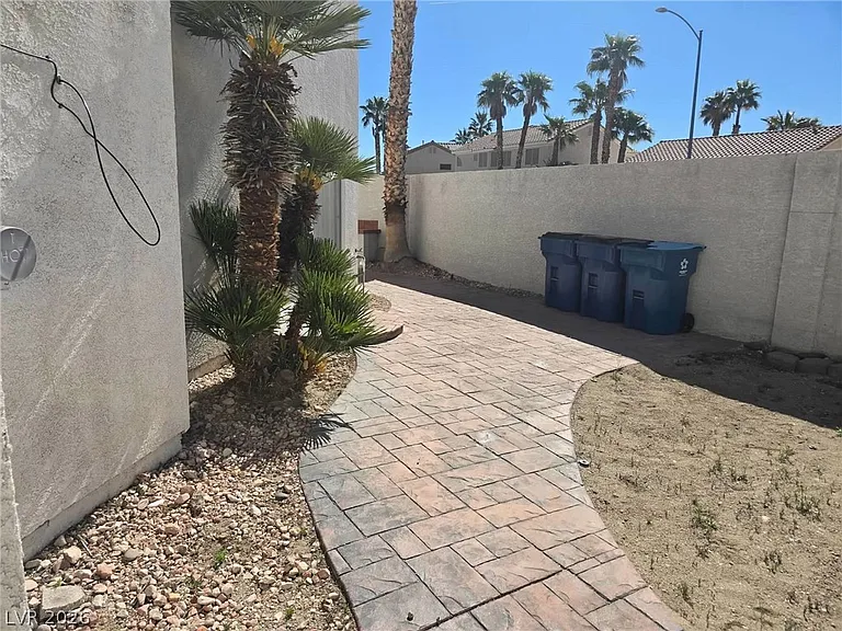 8829 Cornwall Glen Ave — Photo 7