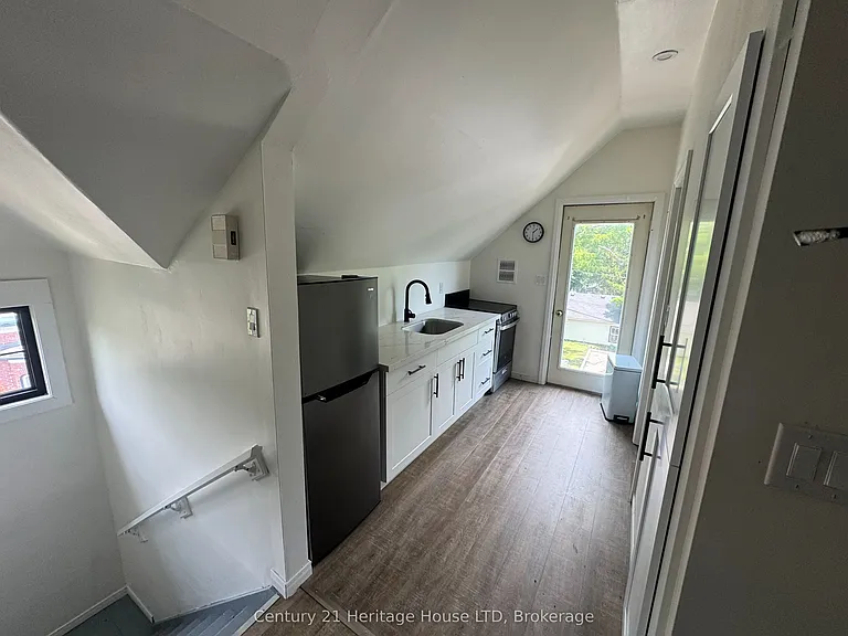 344 Ridge Rd N #3 — Photo 3