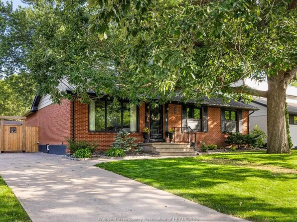 2 Summer Ct, Windsor, ON N9E 1R1