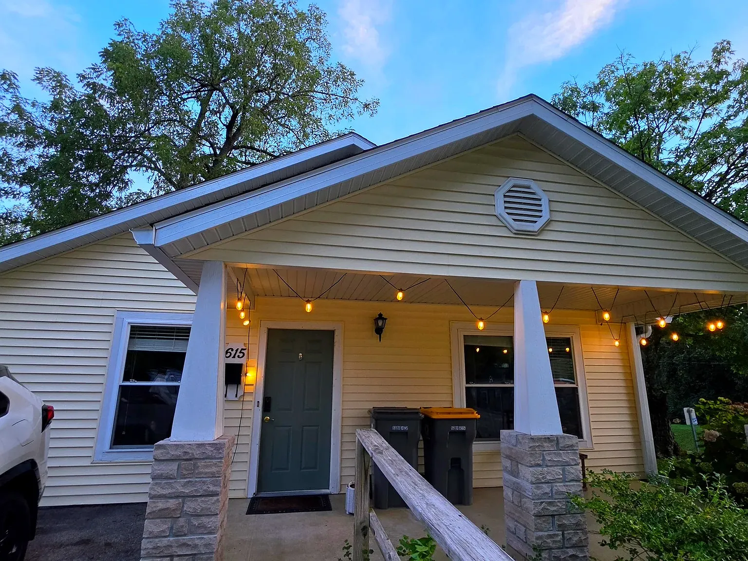 3 bed, 1305 sqft, $2,150 — Photo 2