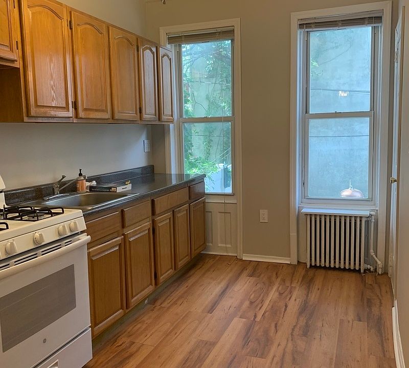2nd image of 2057 Gates Ave APT 1
