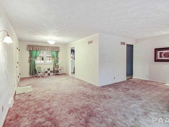 5th image of 2608 W Huntington Dr