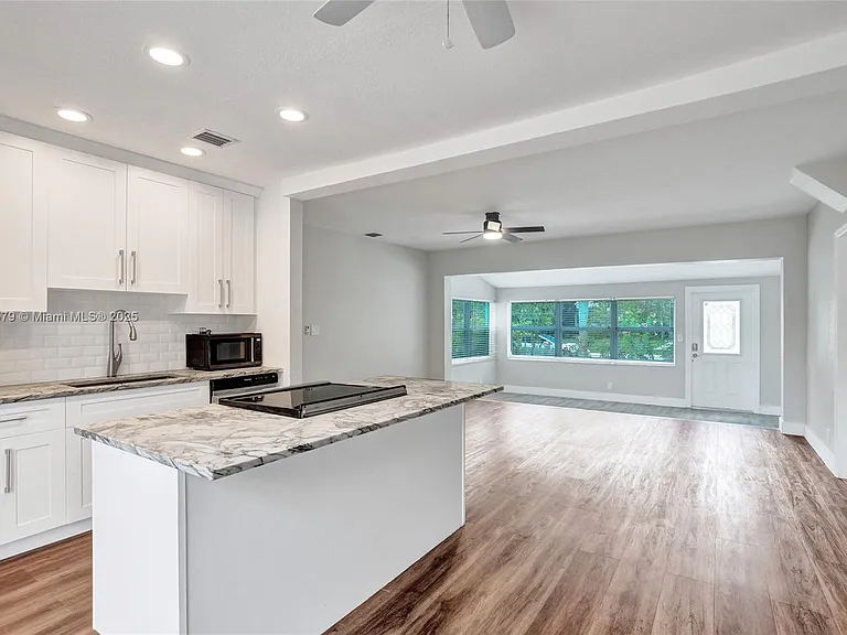 2281 SW 15th St — Photo 27
