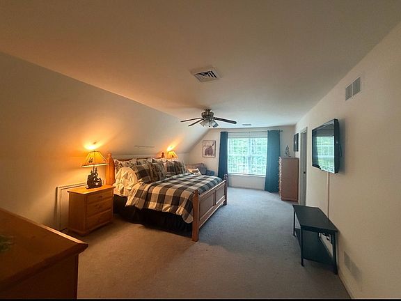 5th image of 129 Laurel Rd