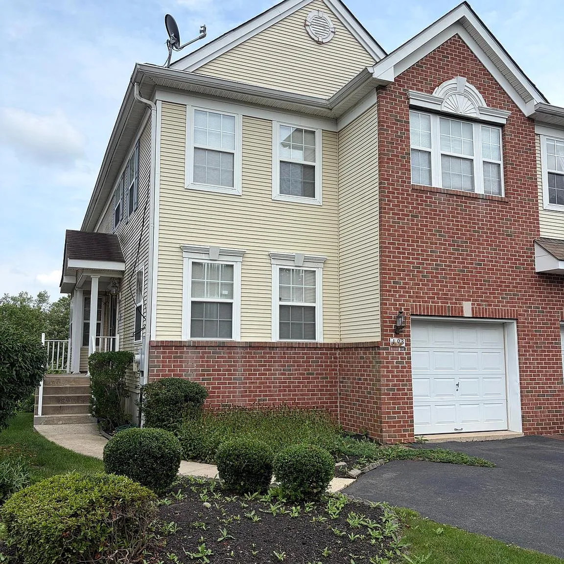 3 bed, 2.5 bath, 2003 sqft, $3,800 — Photo 1