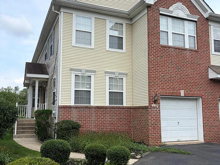 193 Fountayne Ln — Photo 1