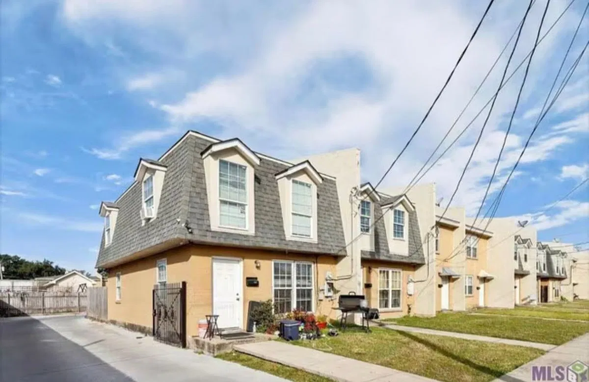 2 bed, 1.5 bath, 1120 sqft, $1,300 — Photo 1