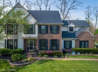 2008 S Applebrook Dr E, Commerce Township, MI