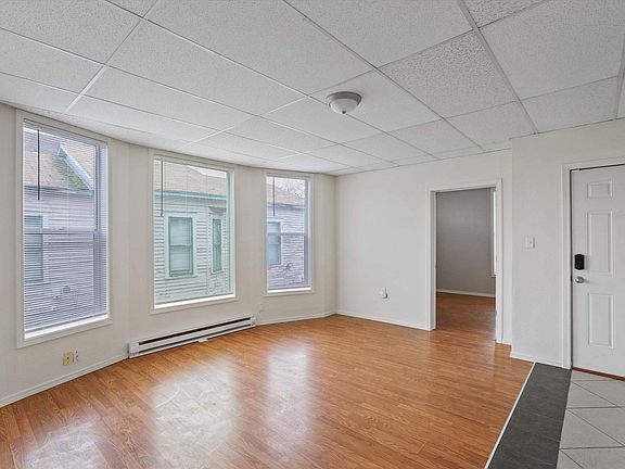 3rd image of 914 W Mansfield Ave