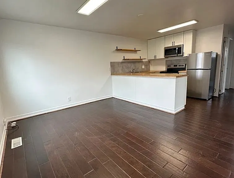 390 E Scott Ave — Photo 10