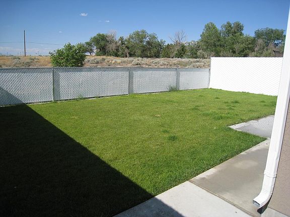Private fenced rear yard