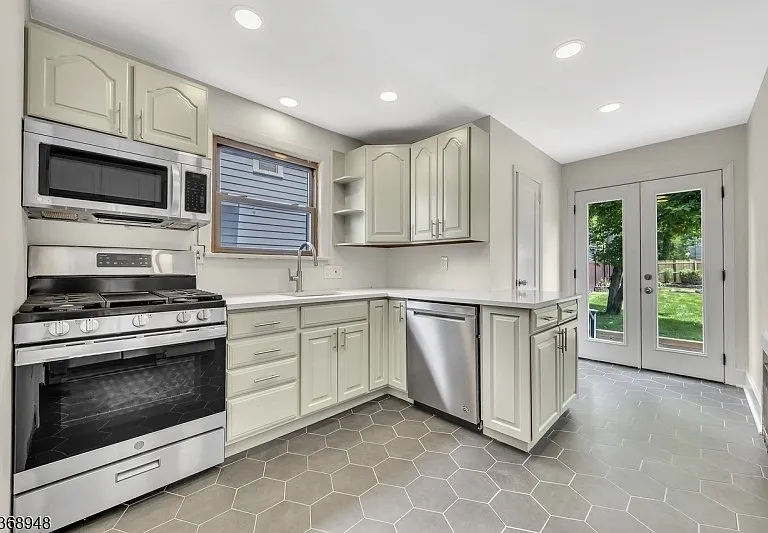 15 Berkeley Rd — Photo 24