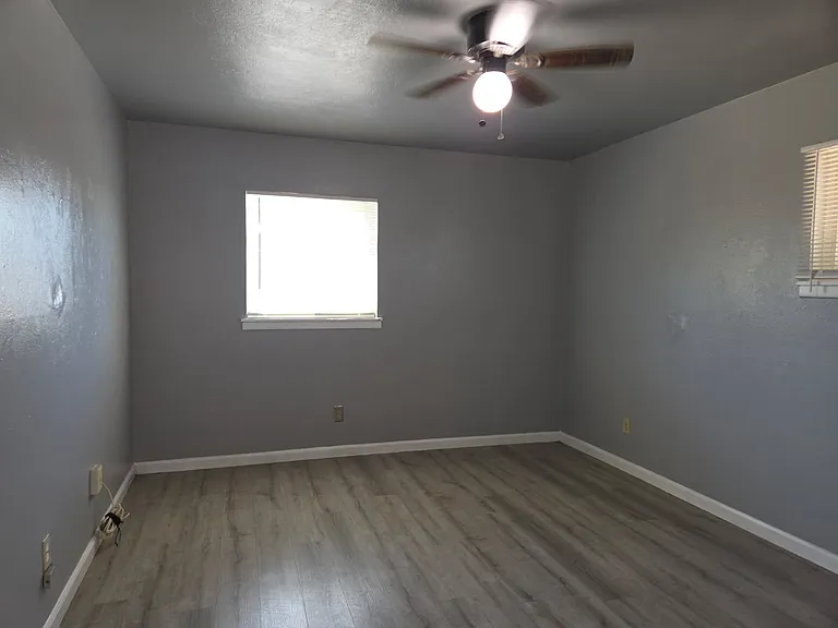 4760 E Lamona Ave — Photo 5