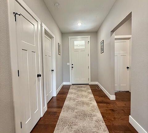 2nd image of 1165 W Gaslight Drive