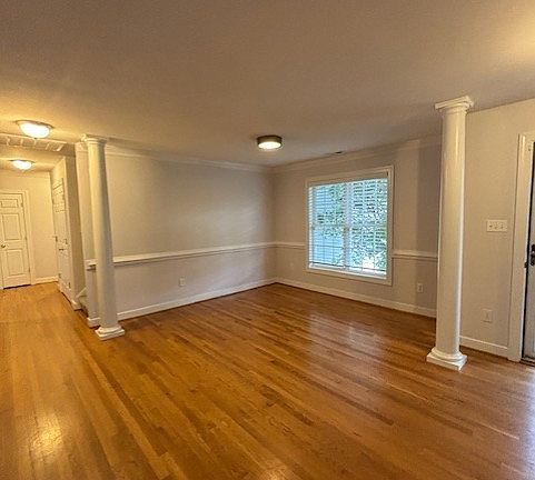 5th image of 8120 Castle Grove Dr