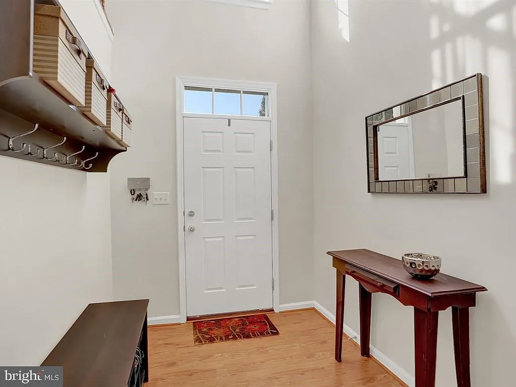 3 bed, 4.0 bath, 1852 sqft, $2,950 — Photo 3