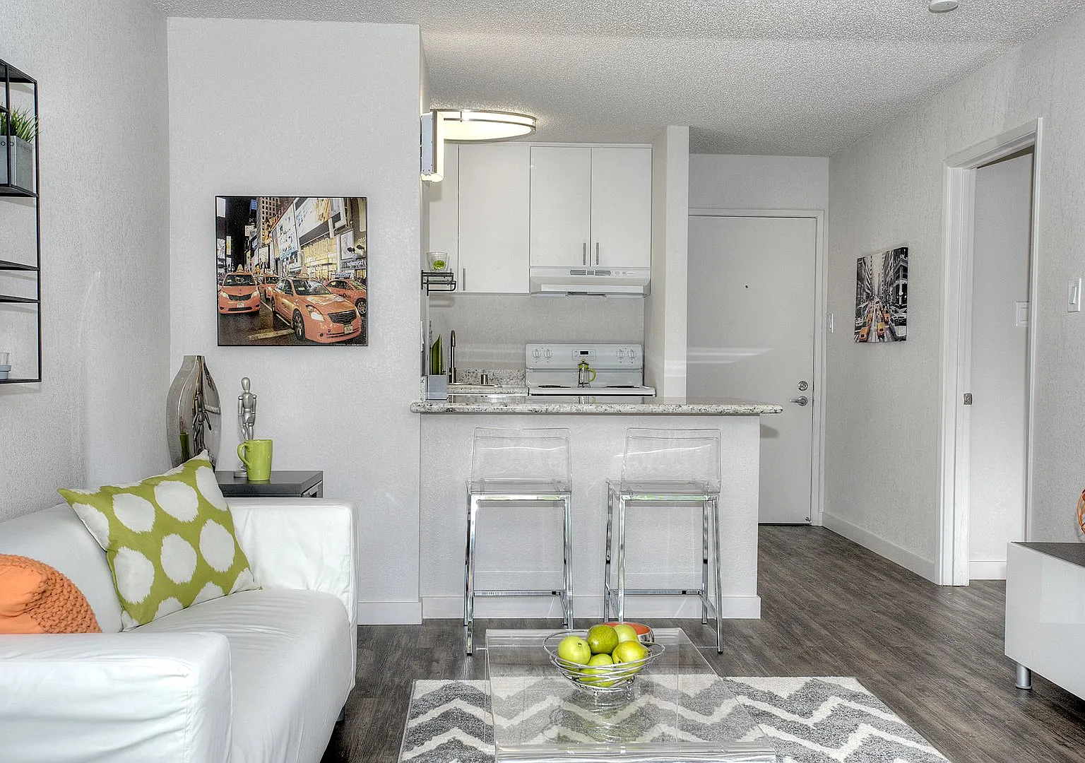 Twelve55 University Apartments — Photo 2