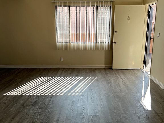 4th image of 1533 N Alexandria Ave #1