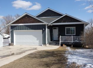 104 4th St SW, Watford City, ND 58854