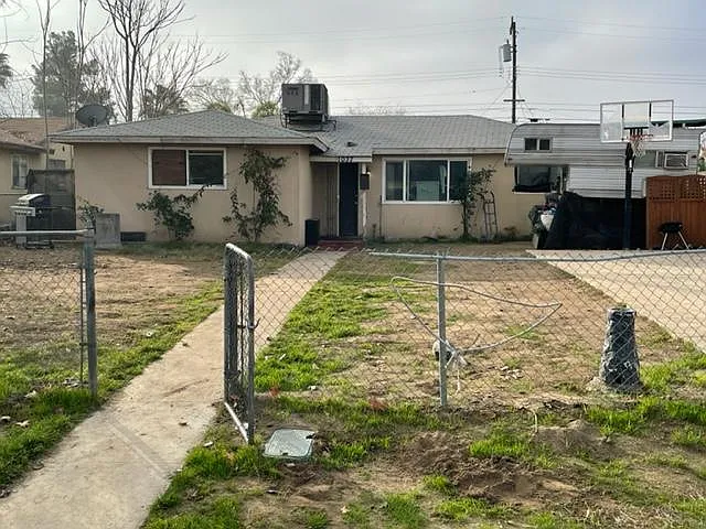 1037 Meredith Dr — Photo 1
