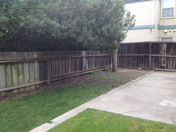 3rd image of 1012 S Hutchins St APT 1
