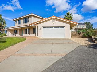 330 Skyline Dr, Vista, CA 92084