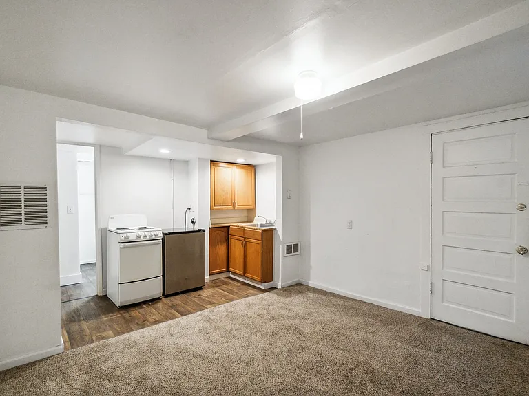 Capitola Apartments — Photo 11