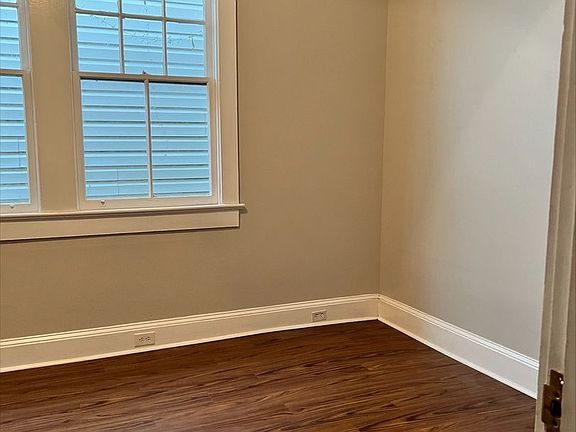 3rd image of 4324-26 Banks St #4324