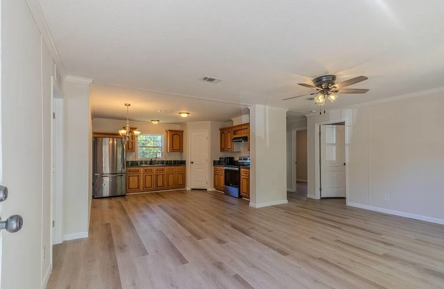 3 bed, 1188 sqft, $1,599 — Photo 3